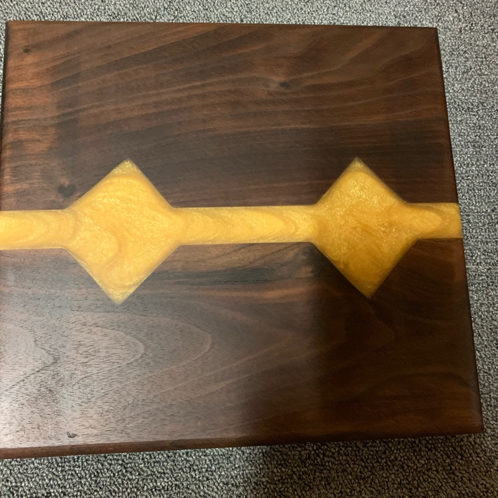 Resin Design River Cutting Board.